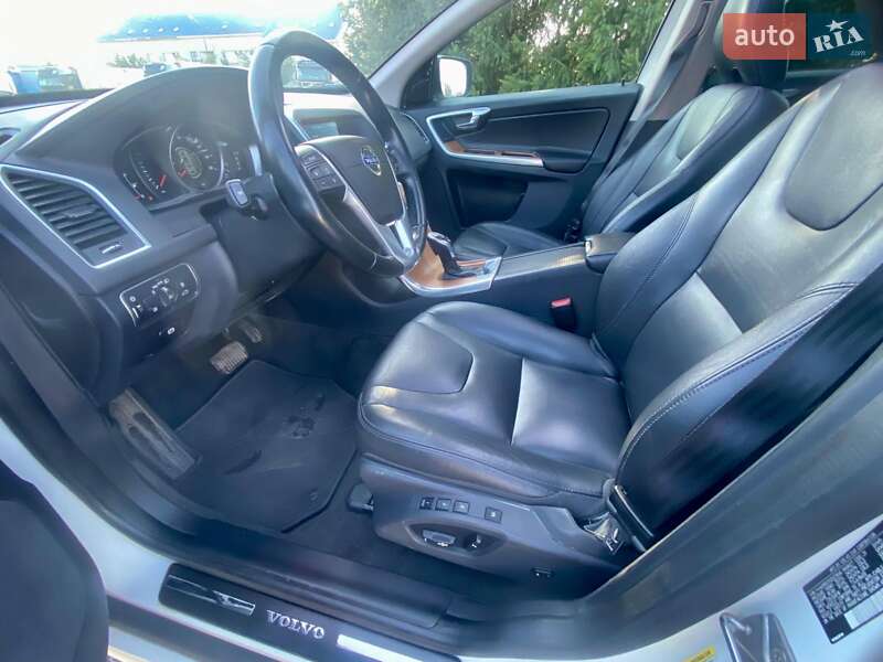 Внедорожник / Кроссовер Volvo XC60 2016 в Ужгороде