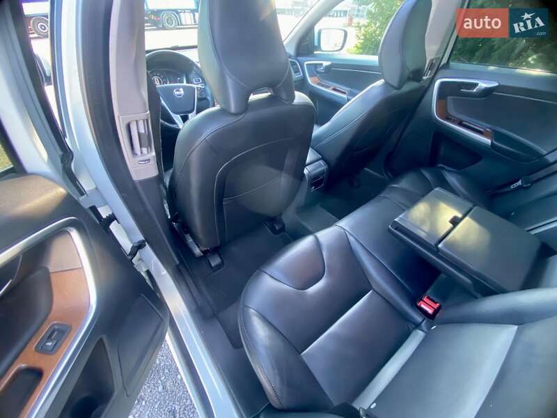 Внедорожник / Кроссовер Volvo XC60 2016 в Ужгороде