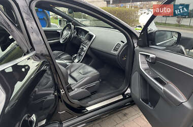 Внедорожник / Кроссовер Volvo XC60 2015 в 