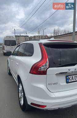 Внедорожник / Кроссовер Volvo XC60 2016 в 