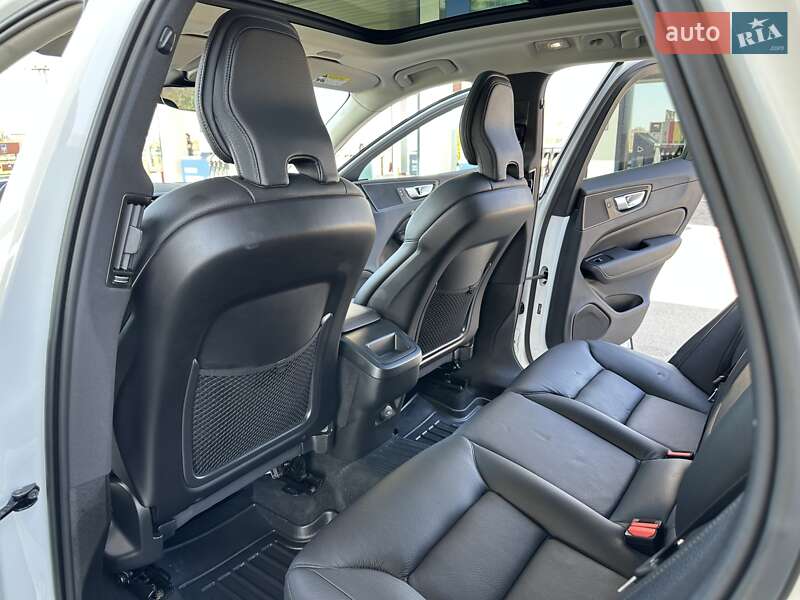 Позашляховик / Кросовер Volvo XC60 2022 в Дніпрі
