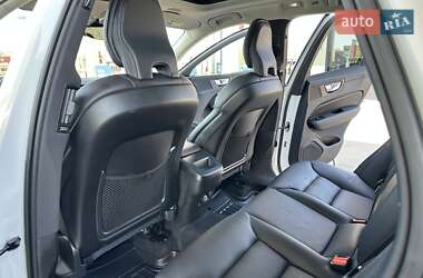 Внедорожник / Кроссовер Volvo XC60 2022 в 