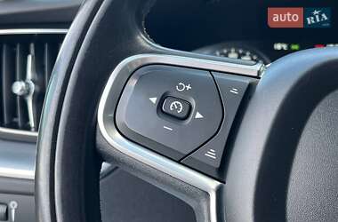 Внедорожник / Кроссовер Volvo XC60 2017 в 