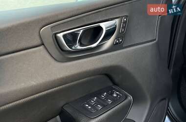 Внедорожник / Кроссовер Volvo XC60 2017 в 