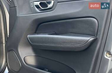 Внедорожник / Кроссовер Volvo XC60 2017 в 