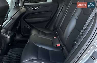 Внедорожник / Кроссовер Volvo XC60 2017 в 