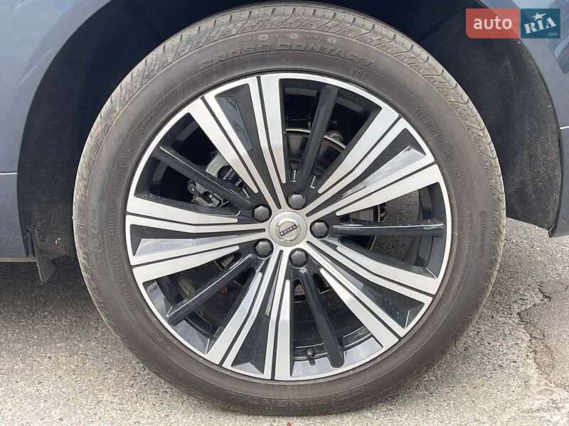 Внедорожник / Кроссовер Volvo XC60 2021 в Киеве