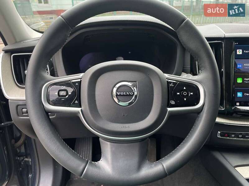 Внедорожник / Кроссовер Volvo XC60 2021 в Киеве