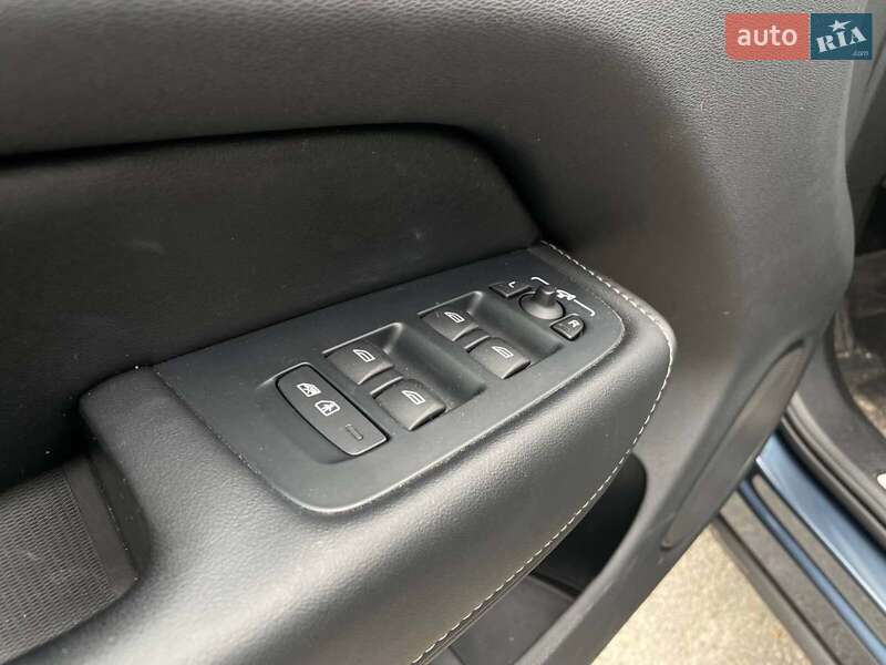 Внедорожник / Кроссовер Volvo XC60 2021 в Киеве