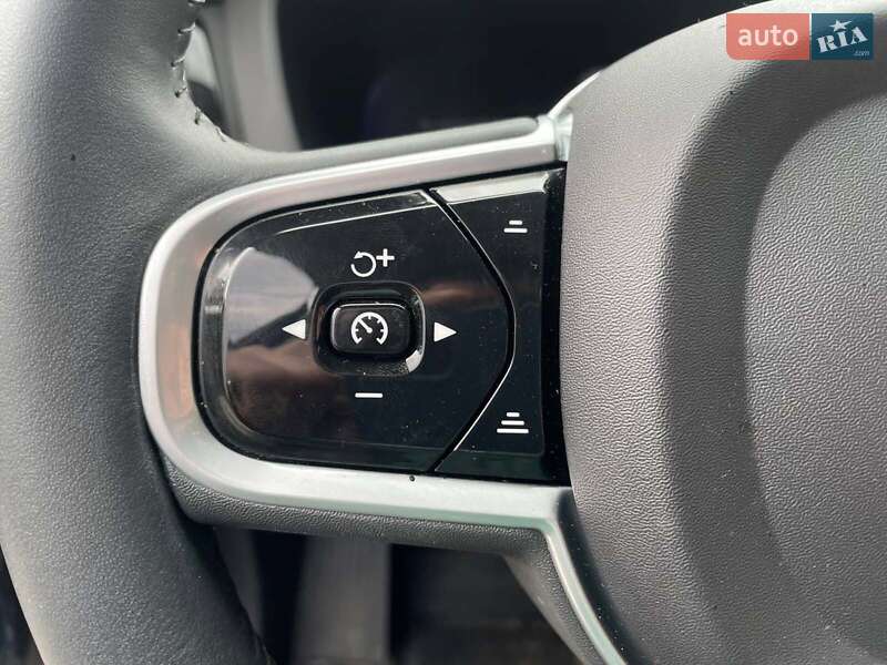Внедорожник / Кроссовер Volvo XC60 2021 в Киеве