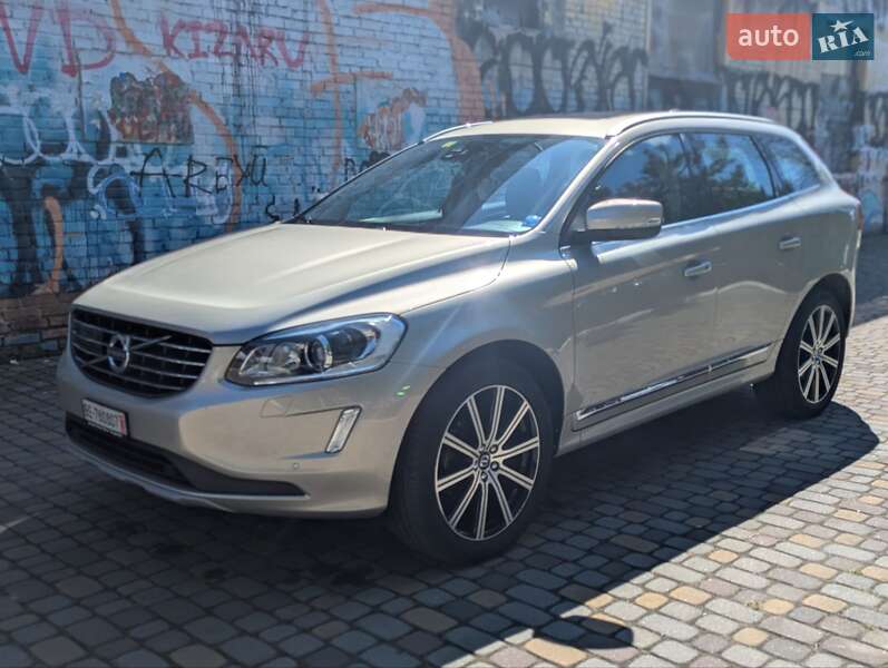 Внедорожник / Кроссовер Volvo XC60 2017 в 
