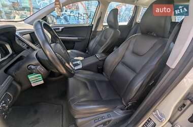 Внедорожник / Кроссовер Volvo XC60 2017 в 