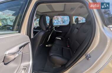 Внедорожник / Кроссовер Volvo XC60 2017 в 