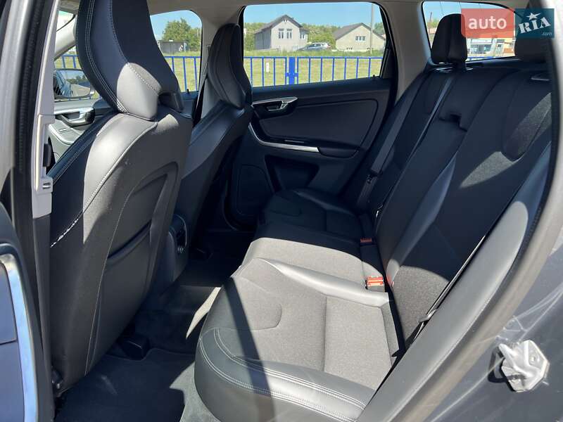 Внедорожник / Кроссовер Volvo XC60 2016 в Нововолынске