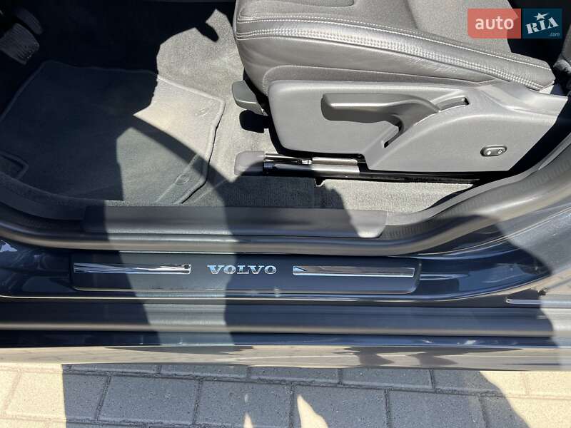 Внедорожник / Кроссовер Volvo XC60 2016 в Нововолынске