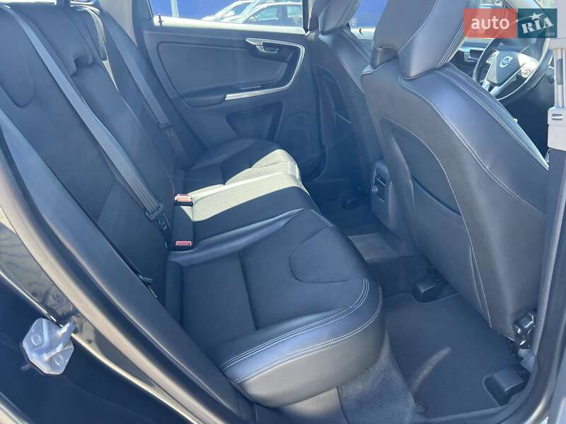 Внедорожник / Кроссовер Volvo XC60 2016 в Нововолынске