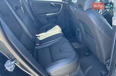 Внедорожник / Кроссовер Volvo XC60 2016 в 
