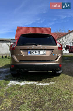 Внедорожник / Кроссовер Volvo XC60 2013 в 