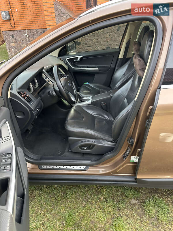 Внедорожник / Кроссовер Volvo XC60 2013 в Ровно