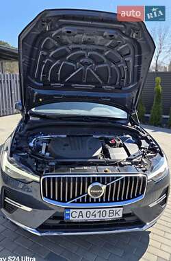Внедорожник / Кроссовер Volvo XC60 2022 в 