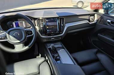 Внедорожник / Кроссовер Volvo XC60 2022 в 