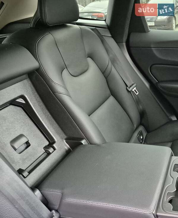 Внедорожник / Кроссовер Volvo XC60 2022 в Умани фото 61 Внедорожник / Кроссовер Volvo XC60 2022 в Умани