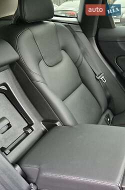 Внедорожник / Кроссовер Volvo XC60 2022 в 