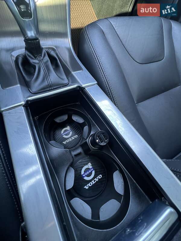 Позашляховик / Кросовер Volvo XC60 2015 в Києві
