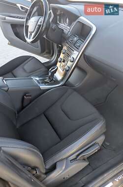 Внедорожник / Кроссовер Volvo XC60 2015 в 