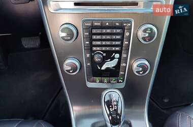 Позашляховик / Кросовер Volvo XC60 2015 в 