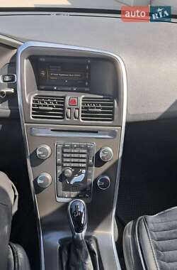 Внедорожник / Кроссовер Volvo XC60 2013 в 