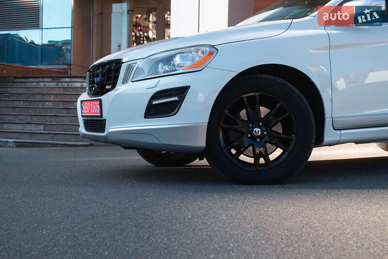 Внедорожник / Кроссовер Volvo XC60 2010 в Киеве