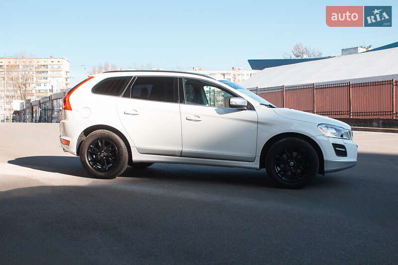 Внедорожник / Кроссовер Volvo XC60 2010 в Киеве