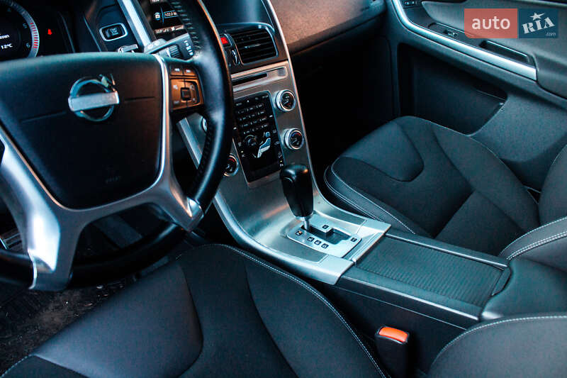 Внедорожник / Кроссовер Volvo XC60 2010 в Киеве