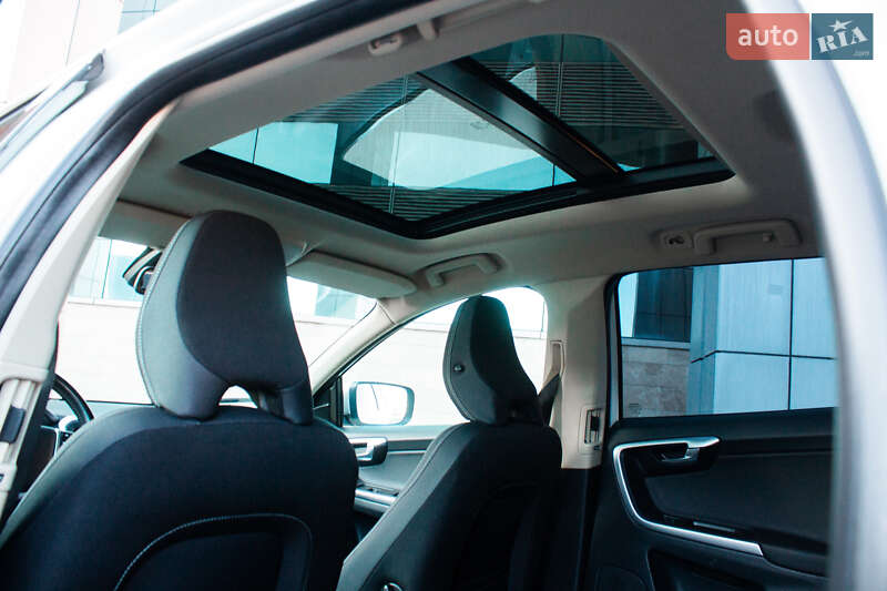 Внедорожник / Кроссовер Volvo XC60 2010 в Киеве