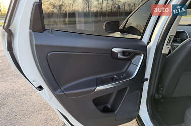 Внедорожник / Кроссовер Volvo XC60 2013 в 