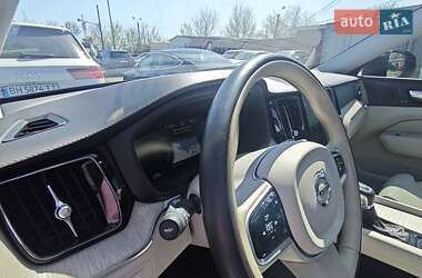 Внедорожник / Кроссовер Volvo XC60 2020 в 