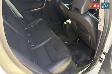 Внедорожник / Кроссовер Volvo XC60 2015 в 