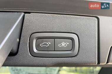 Внедорожник / Кроссовер Volvo XC60 2023 в 