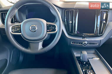 Внедорожник / Кроссовер Volvo XC60 2023 в 