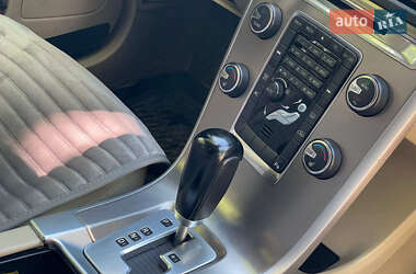 Позашляховик / Кросовер Volvo XC60 2011 в 