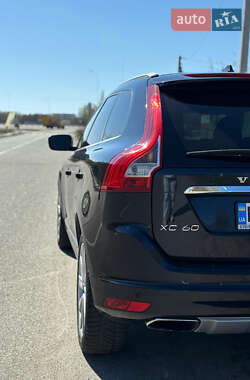 Внедорожник / Кроссовер Volvo XC60 2017 в 