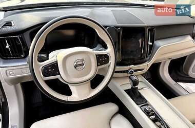 Внедорожник / Кроссовер Volvo XC60 2018 в 