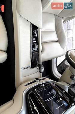 Внедорожник / Кроссовер Volvo XC60 2018 в 