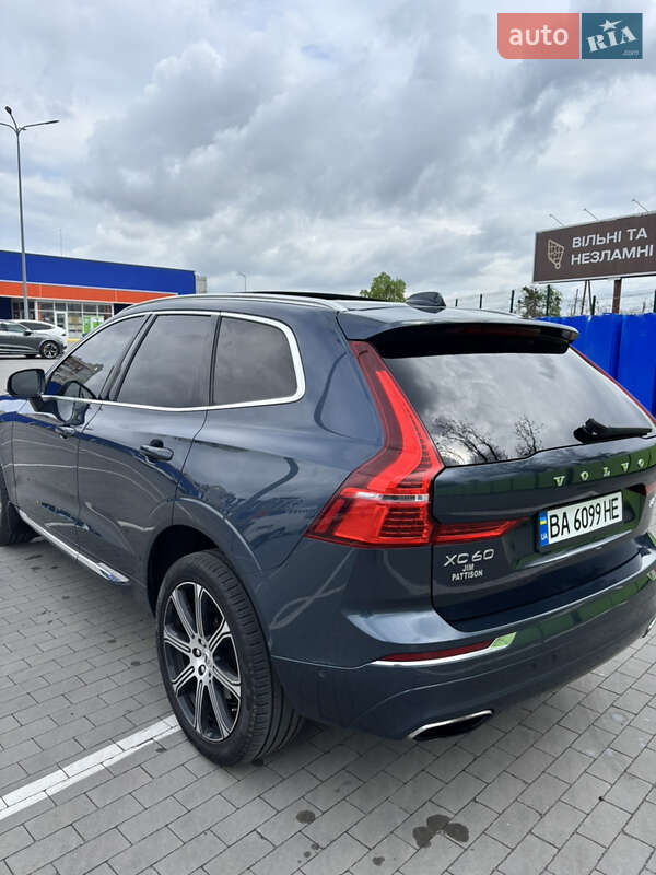 Внедорожник / Кроссовер Volvo XC60 2019 в Киеве