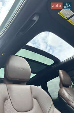 Позашляховик / Кросовер Volvo XC60 2019 в 