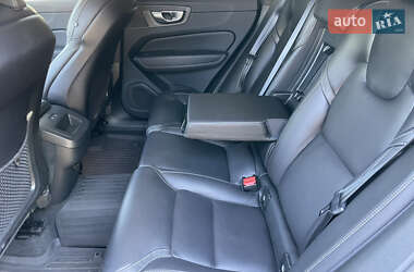 Внедорожник / Кроссовер Volvo XC60 2023 в 