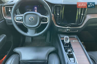 Внедорожник / Кроссовер Volvo XC60 2023 в 