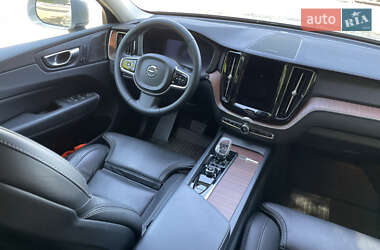 Внедорожник / Кроссовер Volvo XC60 2023 в 