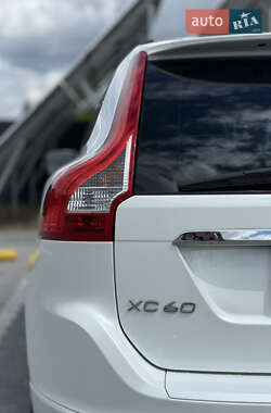 Внедорожник / Кроссовер Volvo XC60 2015 в 